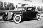 File:Lynn-yakel-1932-ford-5-window-coupes.jpg