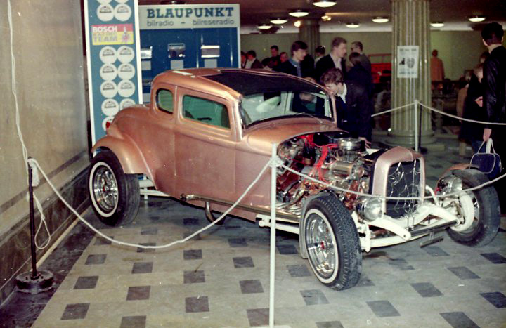 File:Sven-sandberg-1932-ford-glowing-coupe-profile.jpg