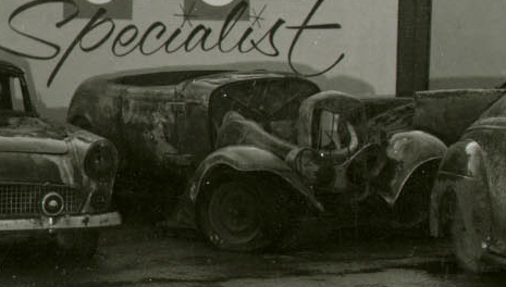 File:Barris-kustoms-shop-fire-ford-roadster.jpg