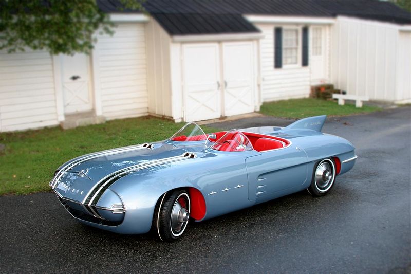 File:Marty-martino-1956-pontiac-club-de-mer5.jpg