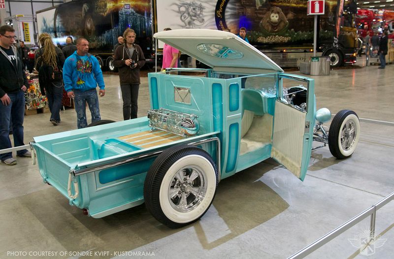File:Juxtapod-show-rod-kustomrama2.jpg