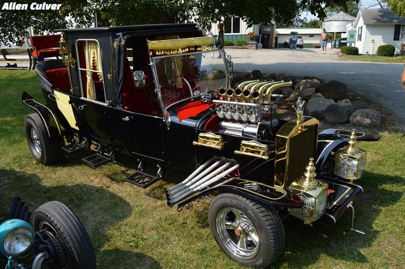 File:Darrel-panfil-munster-koach-tribute-car26.jpg