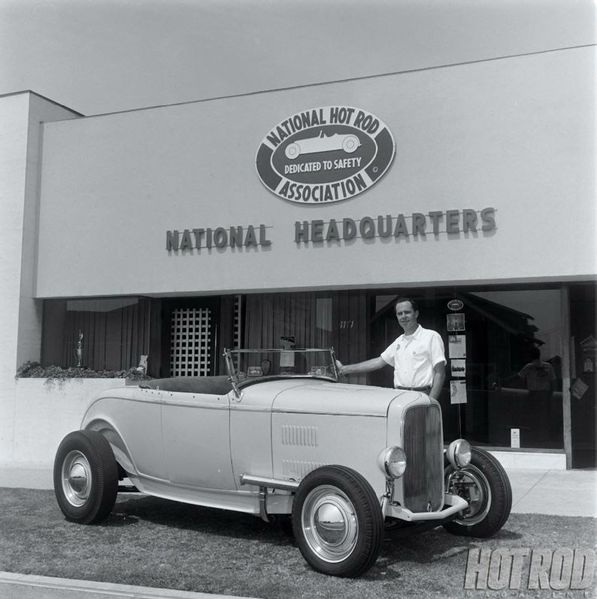 File:Dick-scritchfield-1932-ford-roadster8.jpg