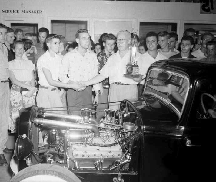 File:Chas-everett-mc-farland-1932-ford2.jpg