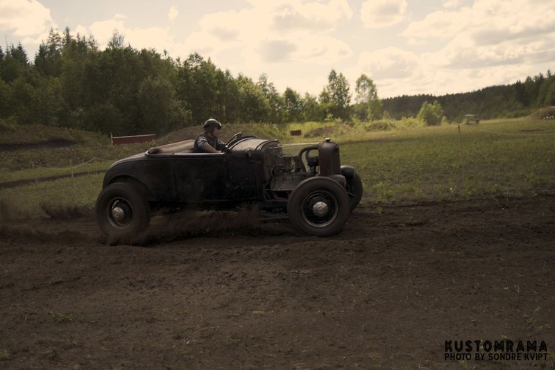 File:Dusters-time-travel-meet-2015.jpg