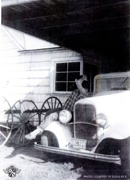 File:Doug-rice-1932-ford-tuddor.jpg