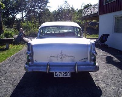 Kjetil-sondre-kvipt-1955-pontiac-6.jpg