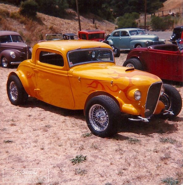 File:Joe-bailon-ron-price-1933-ford3.jpg