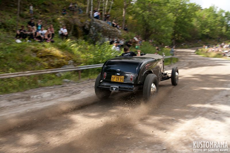 File:Mike-johansson-1932-ford.jpg