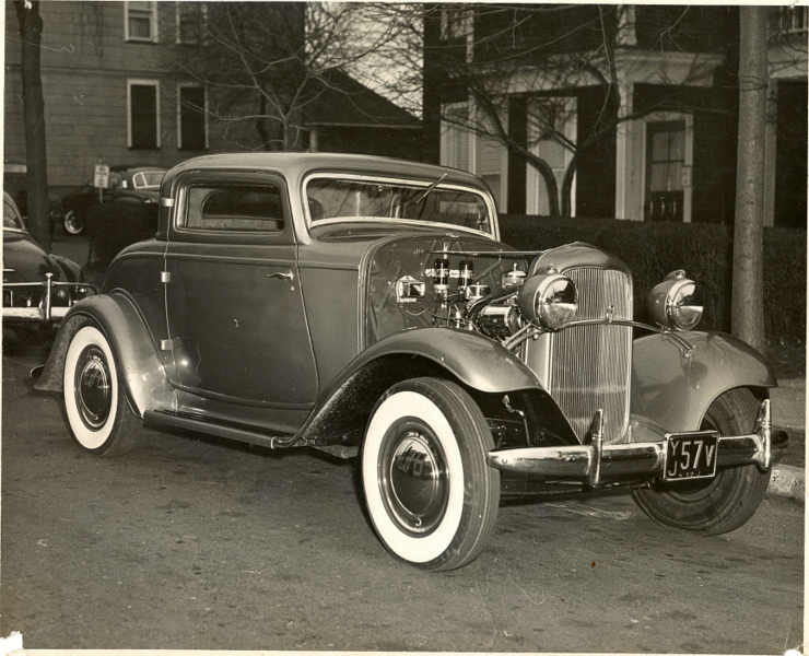 File:Andy-kassa-1932-ford-full-fendered.gif