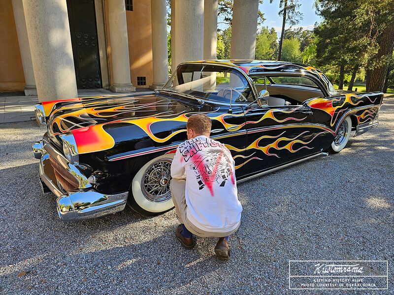 File:Alexander-hernesten-1957-buick-custom-flame-paint-job24.jpg